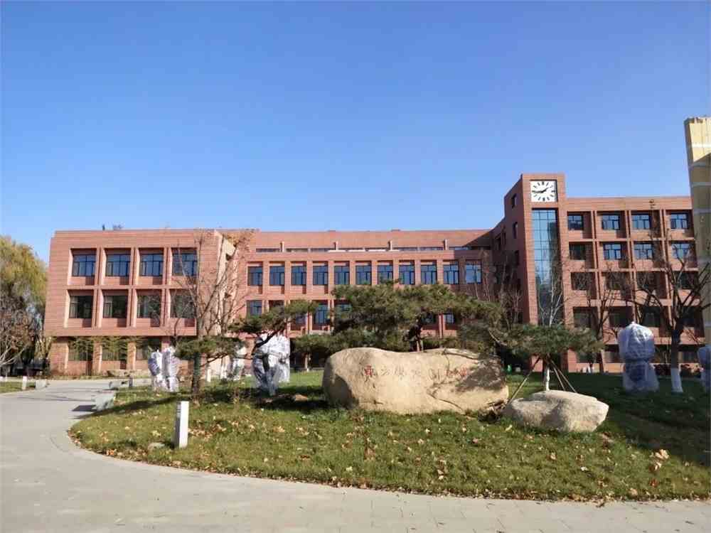 夏天到了山财大东方学院里的那些精灵都开口说话了