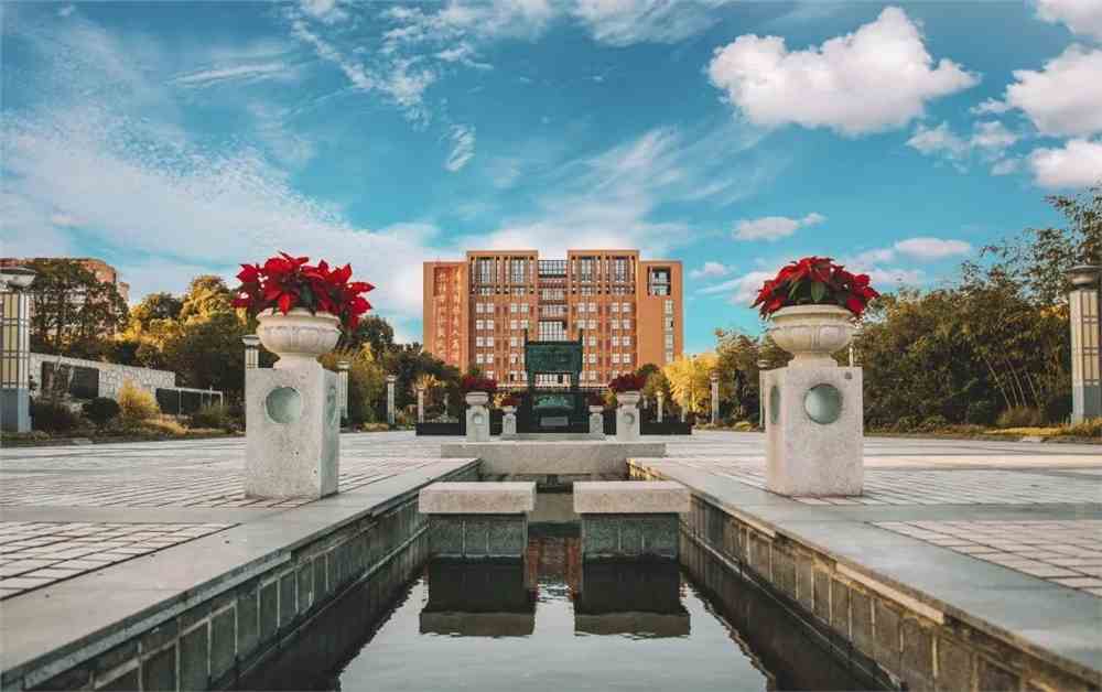 旅游学院上海师范大学旅游学院前身为1954年建立的地理科;1987年在