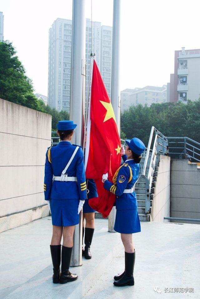 军训阅兵暨表彰大会超燃视频来咯,请先看完再解散!