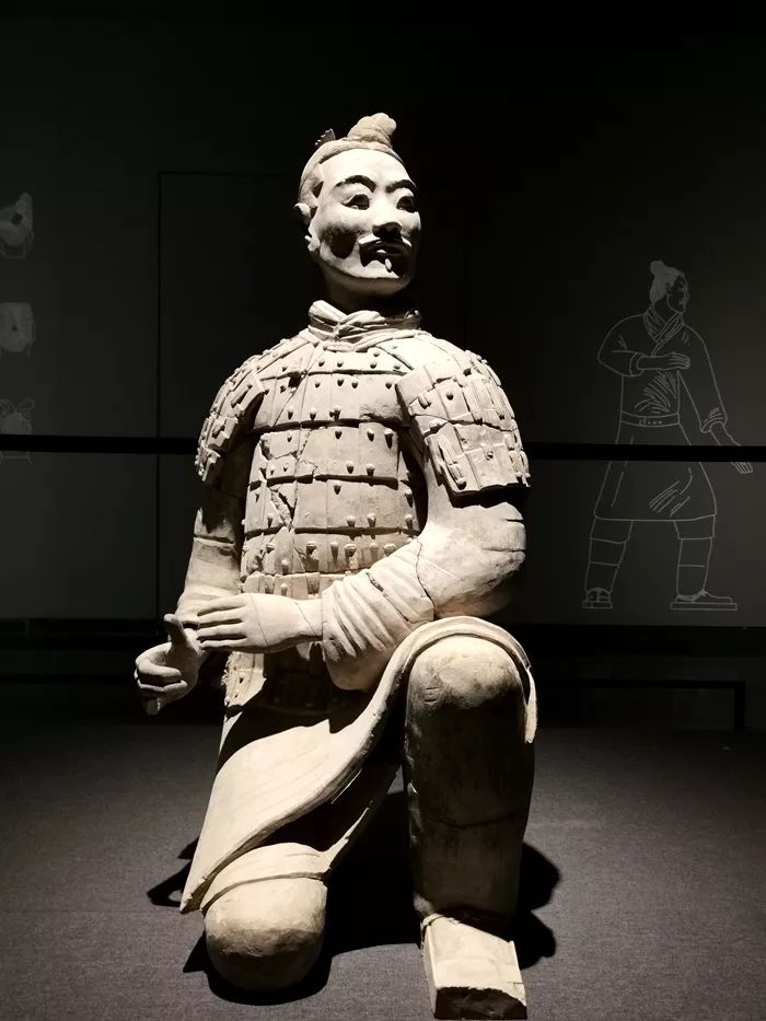 跪射俑 秦