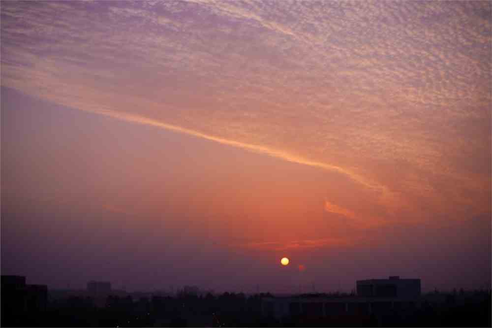 一到夏天,傍晚的朋友圈一定是被落日"霸屏"的,都不知道手机内存有多少