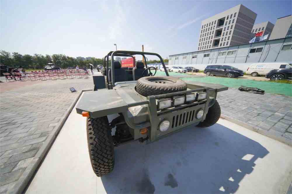 国产lyt2021型轮式伞兵突击车