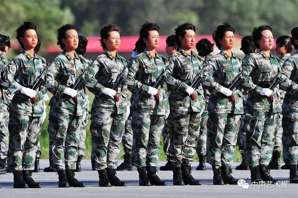 《争口气》2009年1月8日拍摄于云南建水二炮某新兵团 《一丝不苟》