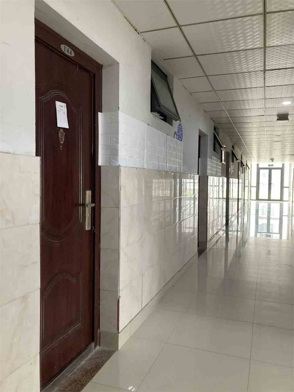 12,13栋为新建寝室楼,桌子柜子等可能与别的寝室不一样哦 不同寝室楼